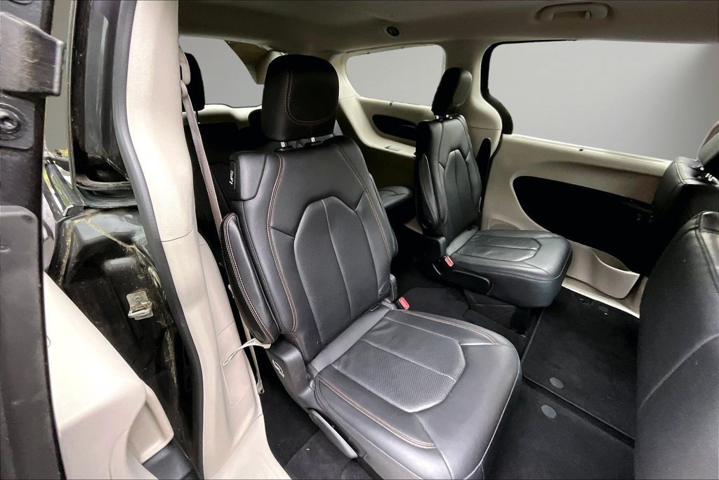 Used 2020 Chrysler Pacifica Touring-L FWD image 24
