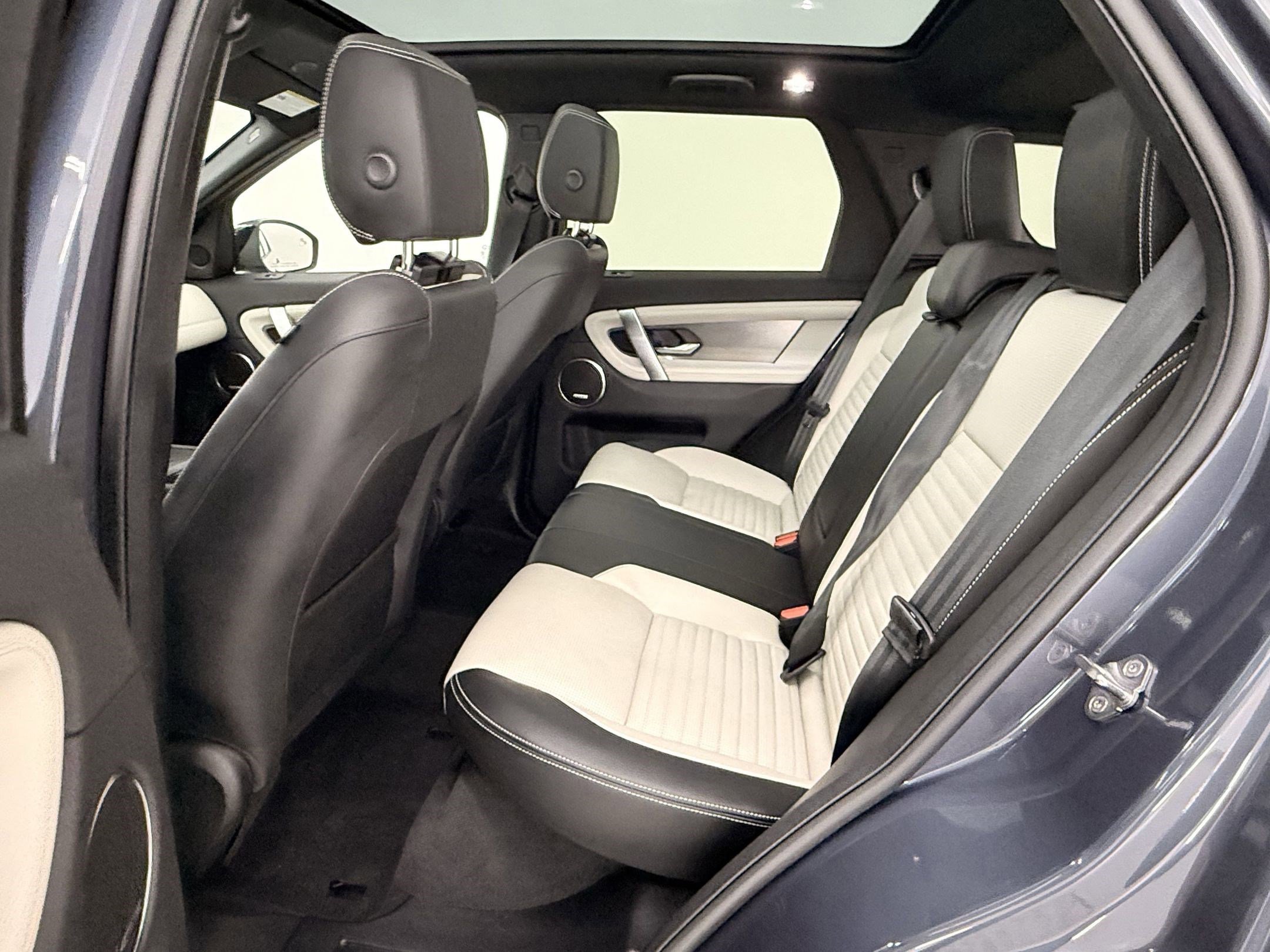 Certified 2025 Land Rover Discovery Sport Dynamic SE AWD/4WD image 11