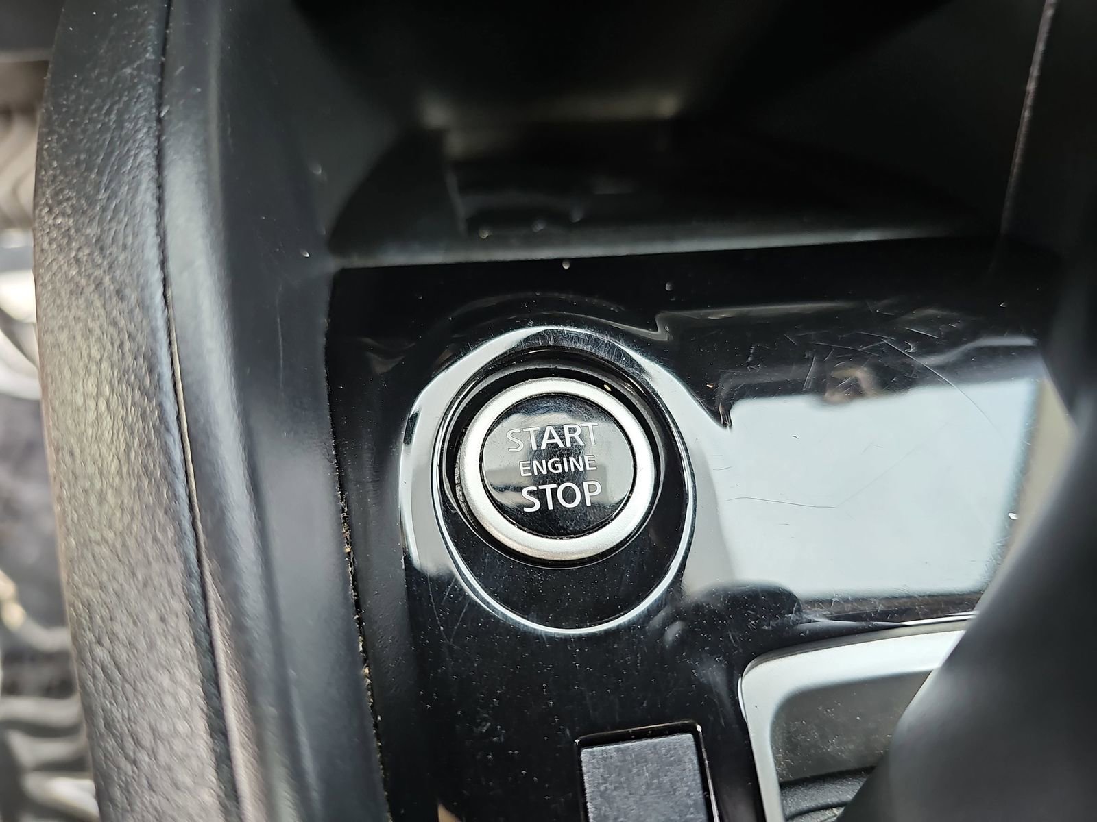 Used 2024 Nissan Versa SV image 28