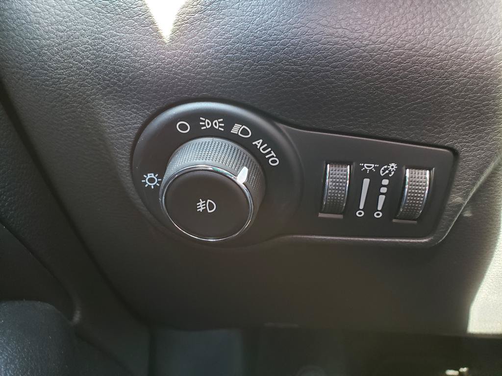 New 2026 Jeep Compass Latitude AWD/4WD image 23