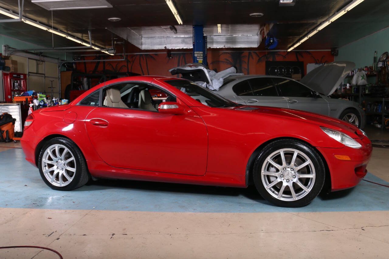 Used 2005 Mercedes-Benz SLK 350 w/ Entertainment Pkg image 6