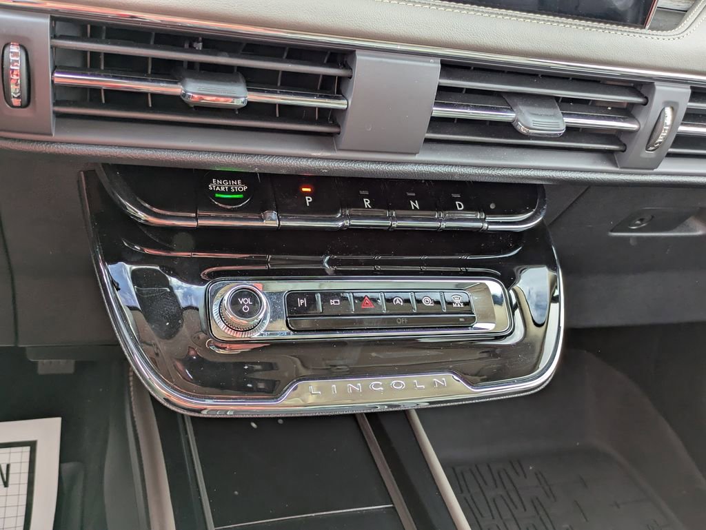 Used 2025 Lincoln Corsair Reserve image 13