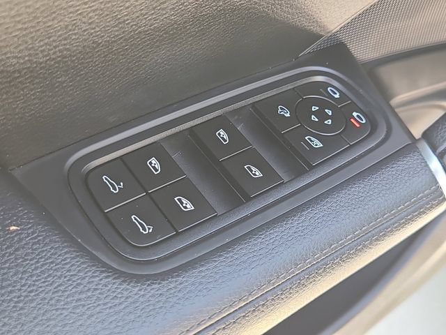 Used 2023 Porsche Cayenne Platinum Edition AWD/4WD image 16