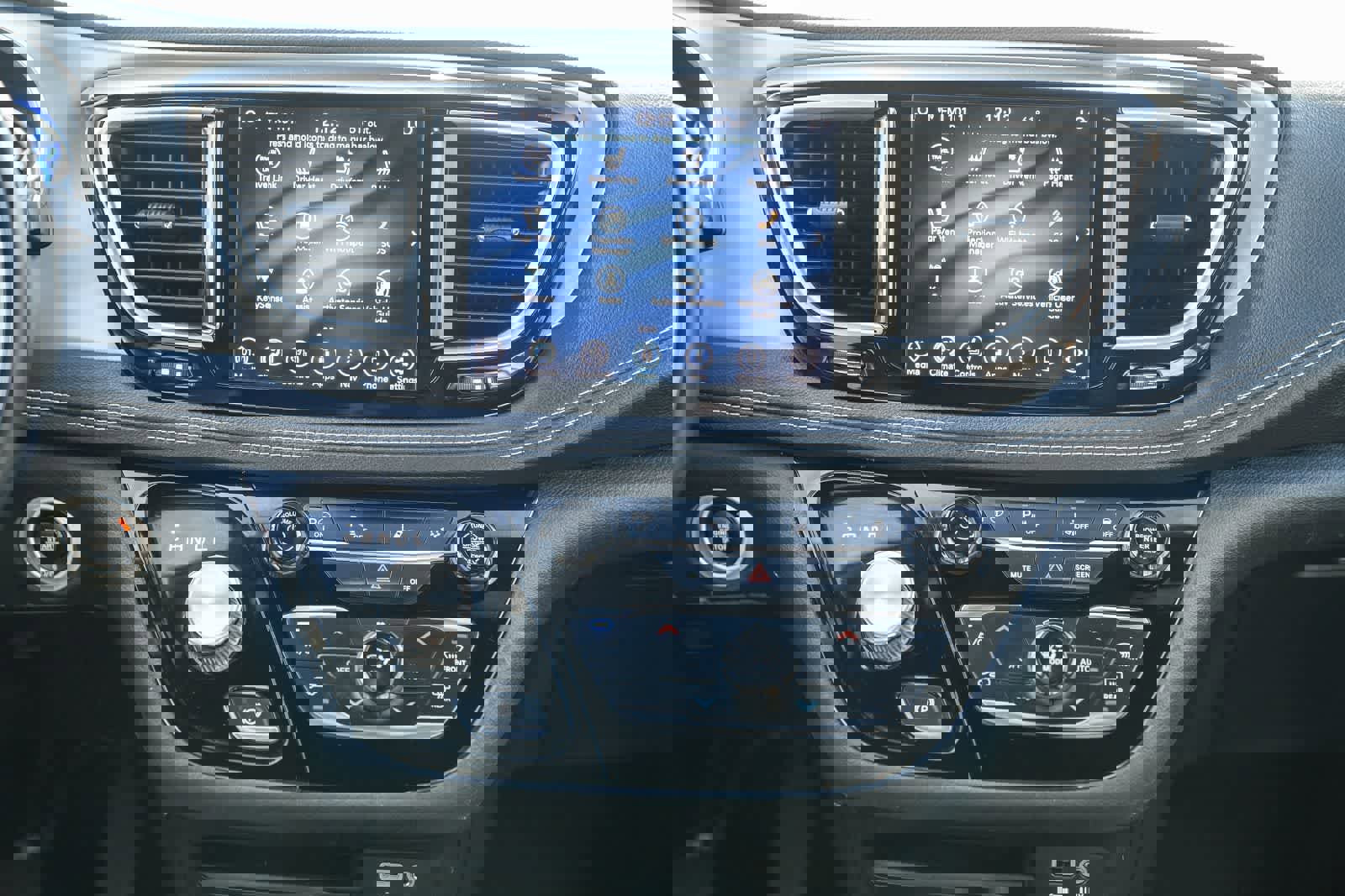 Used 2020 Chrysler Pacifica Limited w/ Advanced Safetytec Group image 11