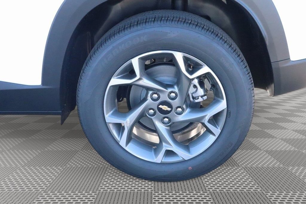 New 2026 Chevrolet Trax LT w/ Sunroof Package image 18