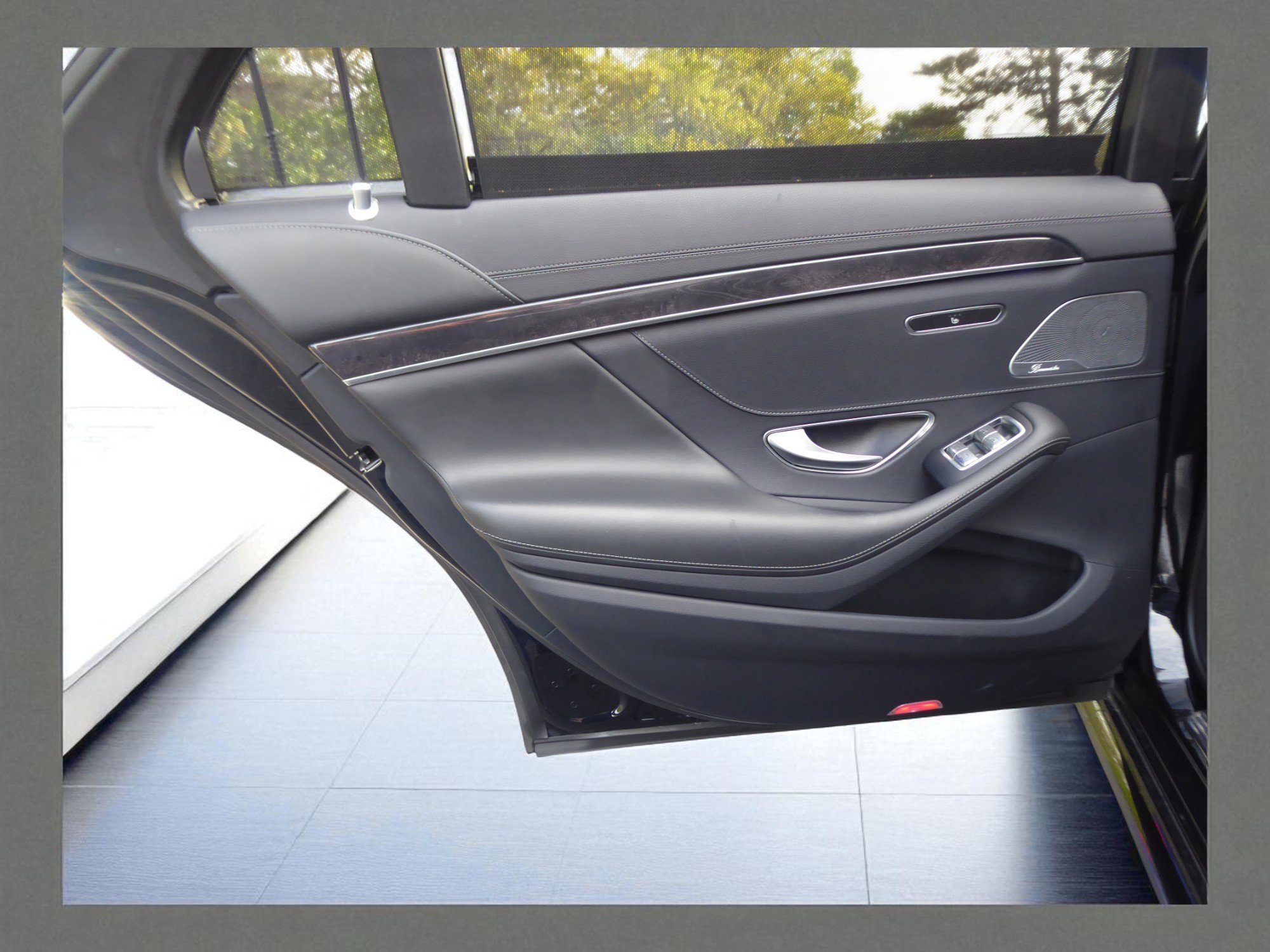 Used 2020 Mercedes-Benz S 560 4MATIC Sedan w/ AMG Line Exterior image 21