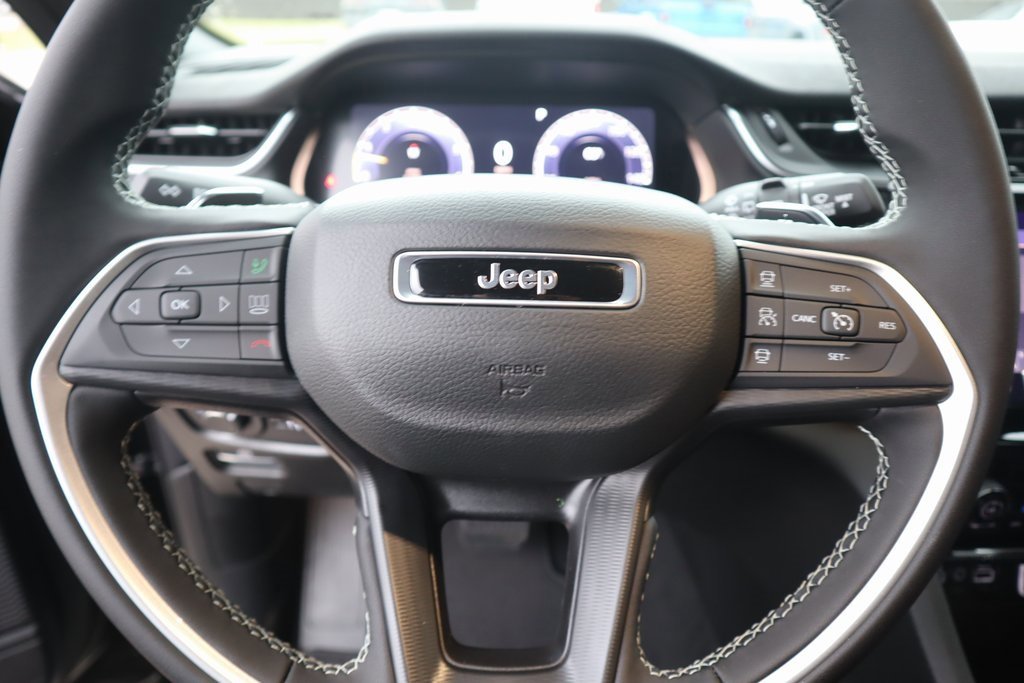 New 2025 Jeep Grand Cherokee L Laredo image 3