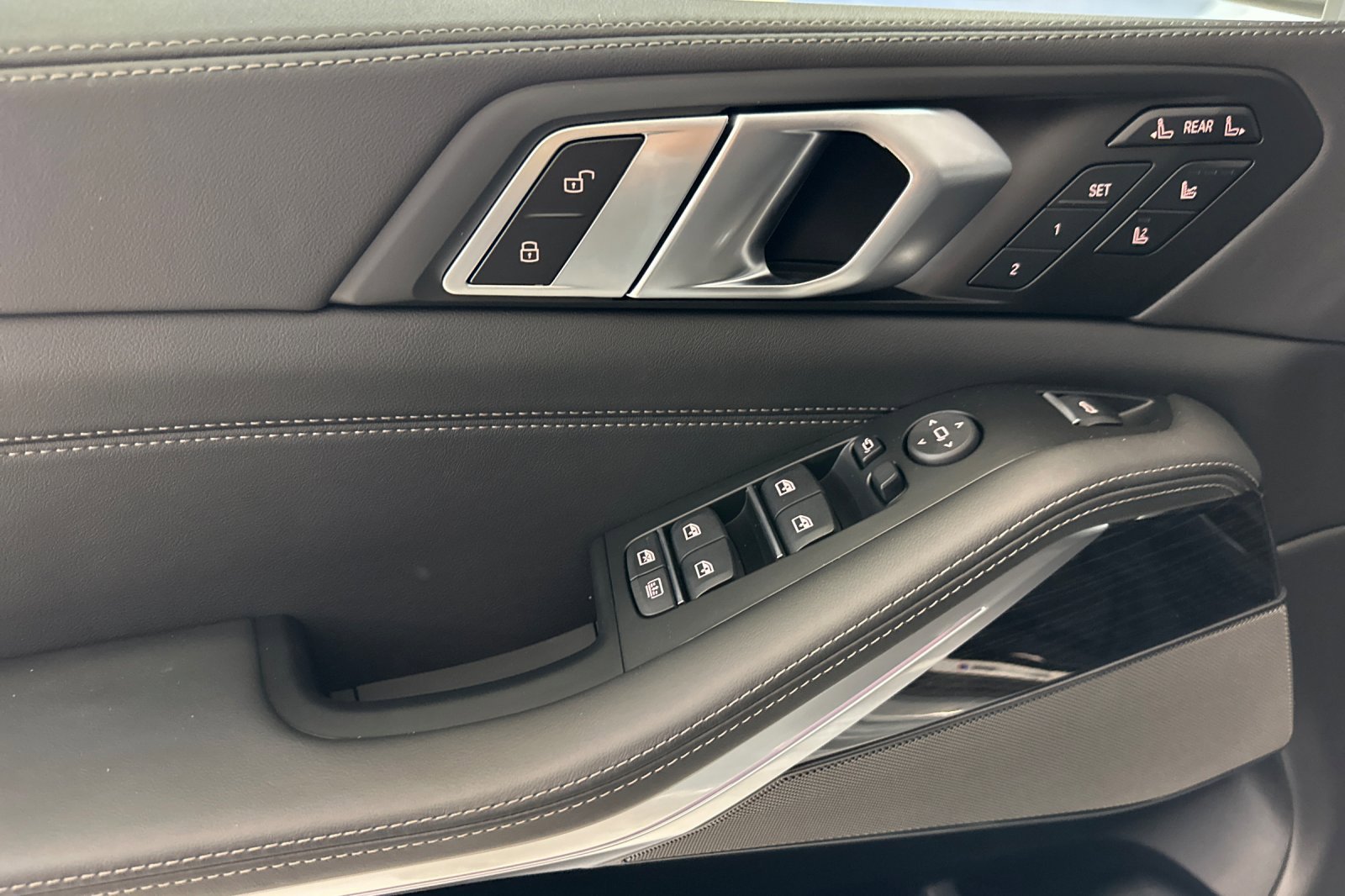 New 2026 BMW X7 M60i w/ Executive Package image 13