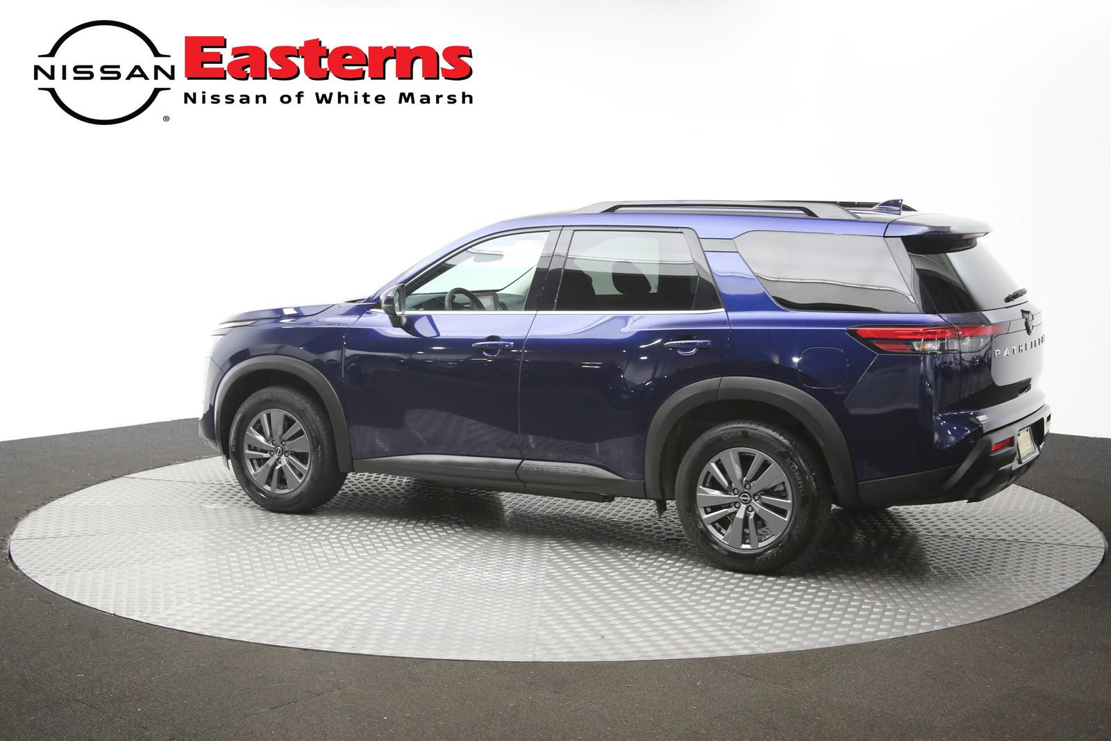 Used 2025 Nissan Pathfinder SV FWD image 61
