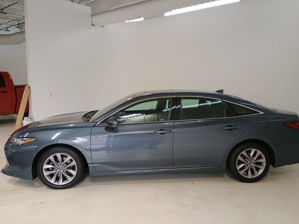 Used 2019 Toyota Avalon XLE w/ Moonroof Package image 8