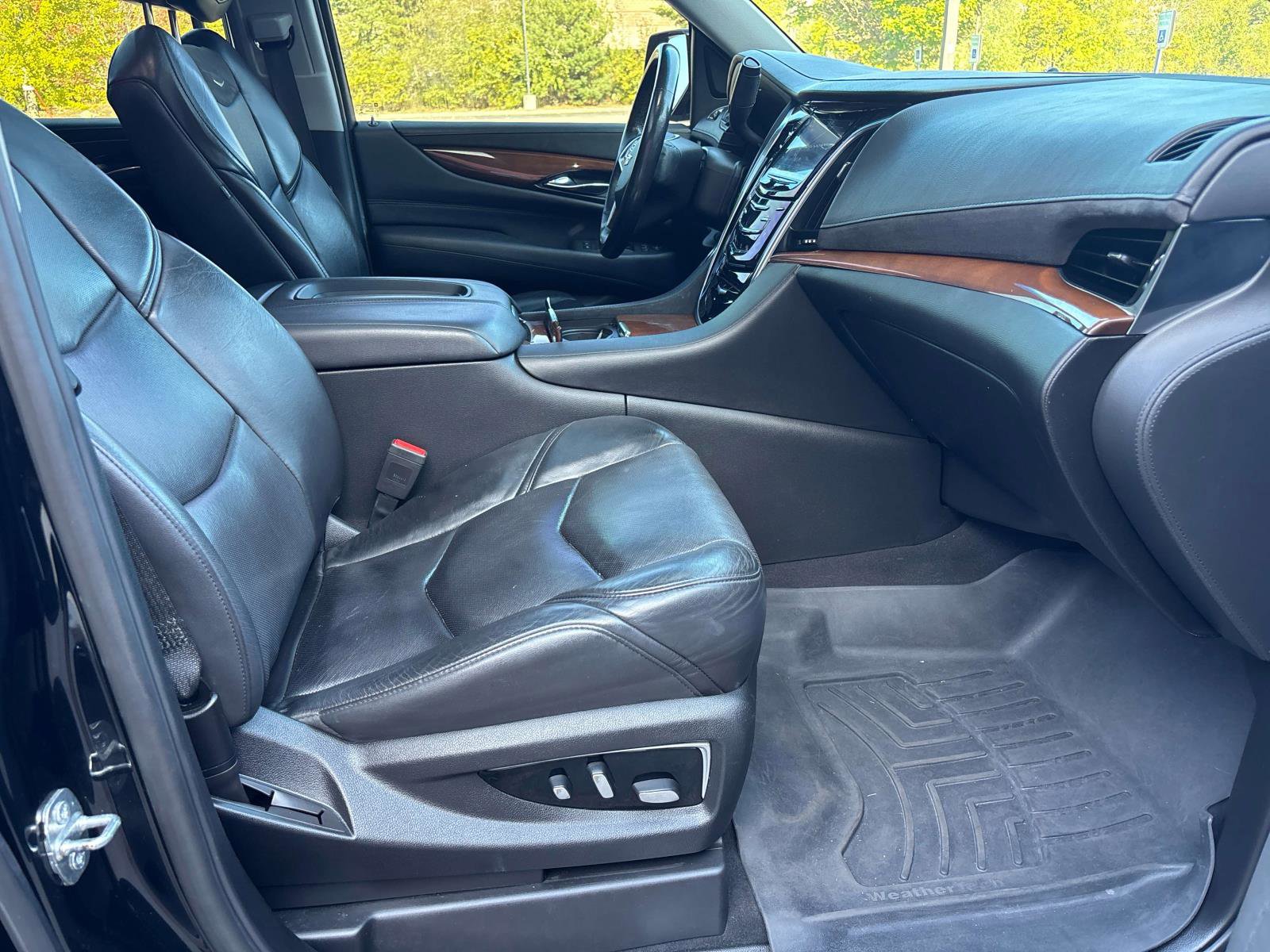 Used 2020 Cadillac Escalade ESV Luxury image 16