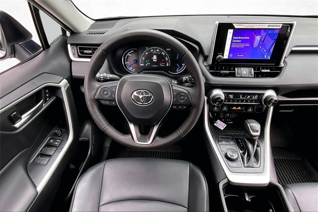 Used 2023 Toyota RAV4 XLE Premium image 8