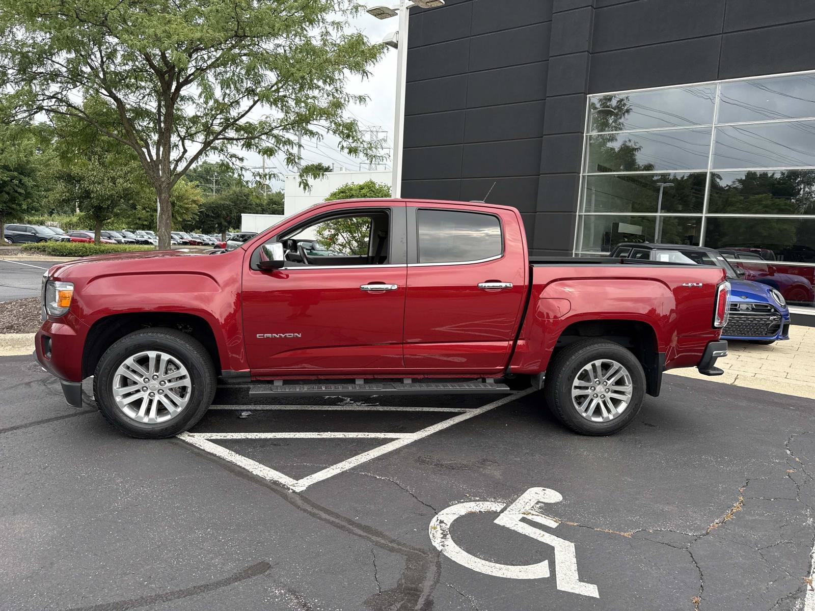 Used 2020 GMC Canyon SLT w/ Trailering Package AWD/4WD image 2
