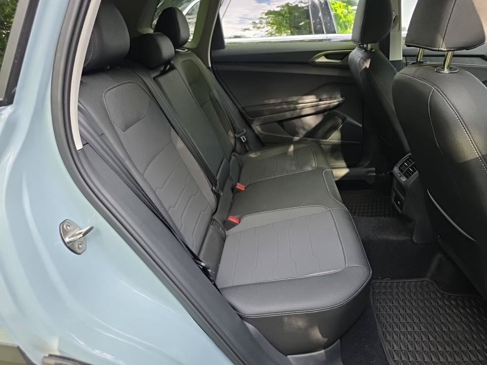 Certified 2025 Volkswagen Taos SE AWD/4WD image 8