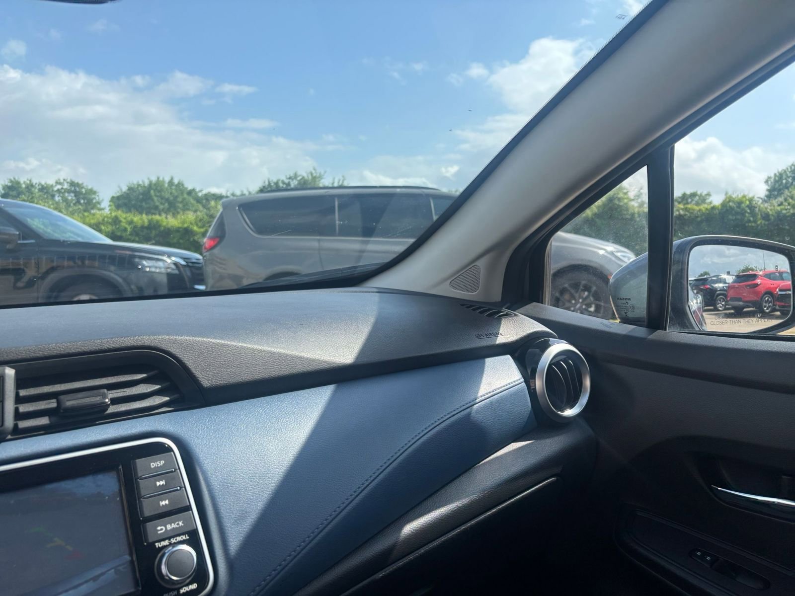 Used 2025 Nissan Versa SV image 33