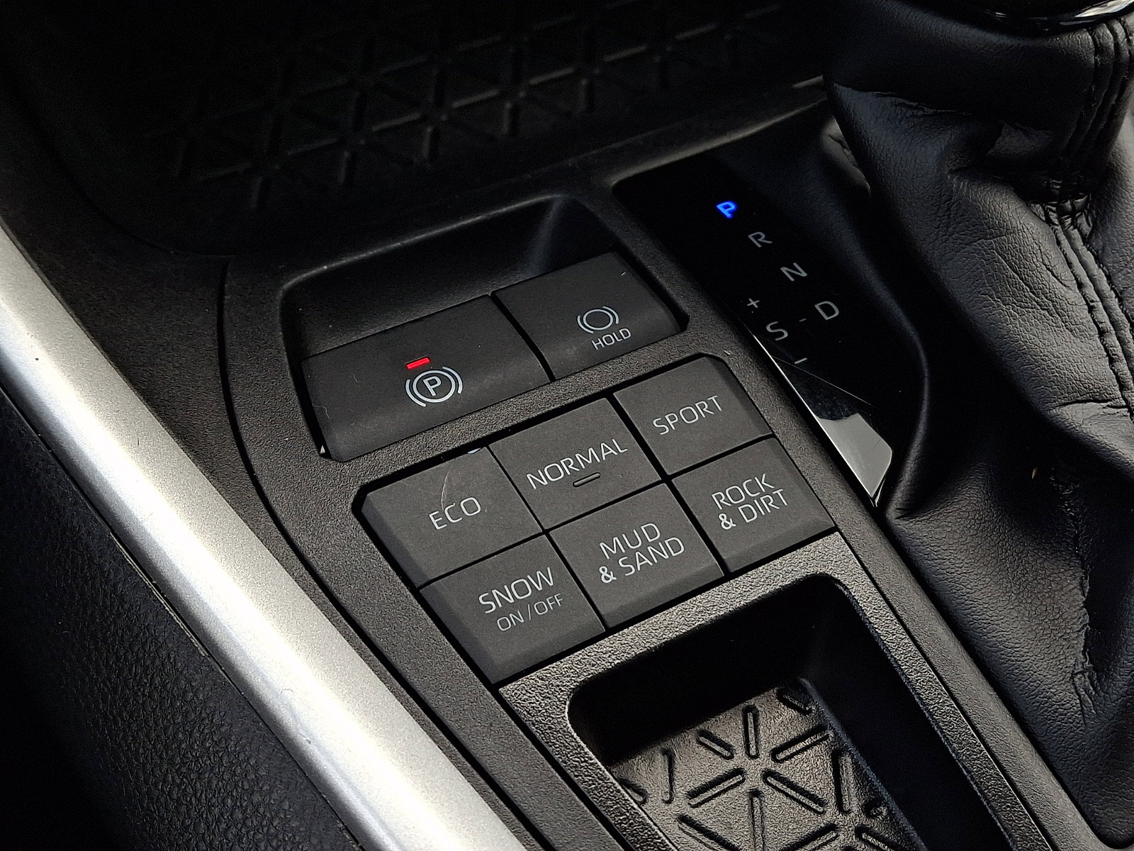 Used 2024 Toyota RAV4 XLE w/ Convenience Package image 27