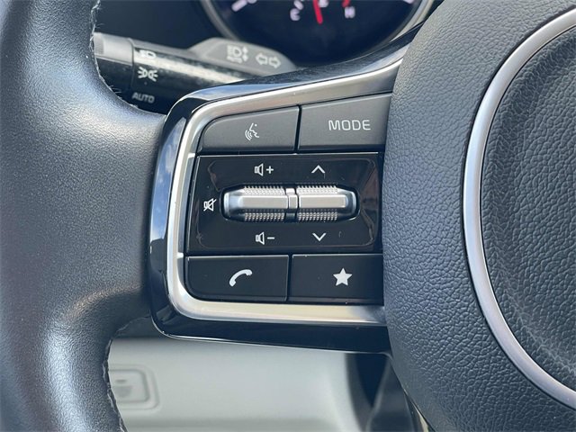 Used 2024 Kia Carnival LX image 18