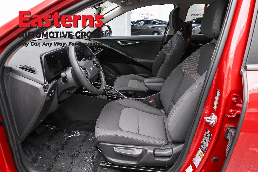 Used 2025 Kia Niro LX FWD image 14