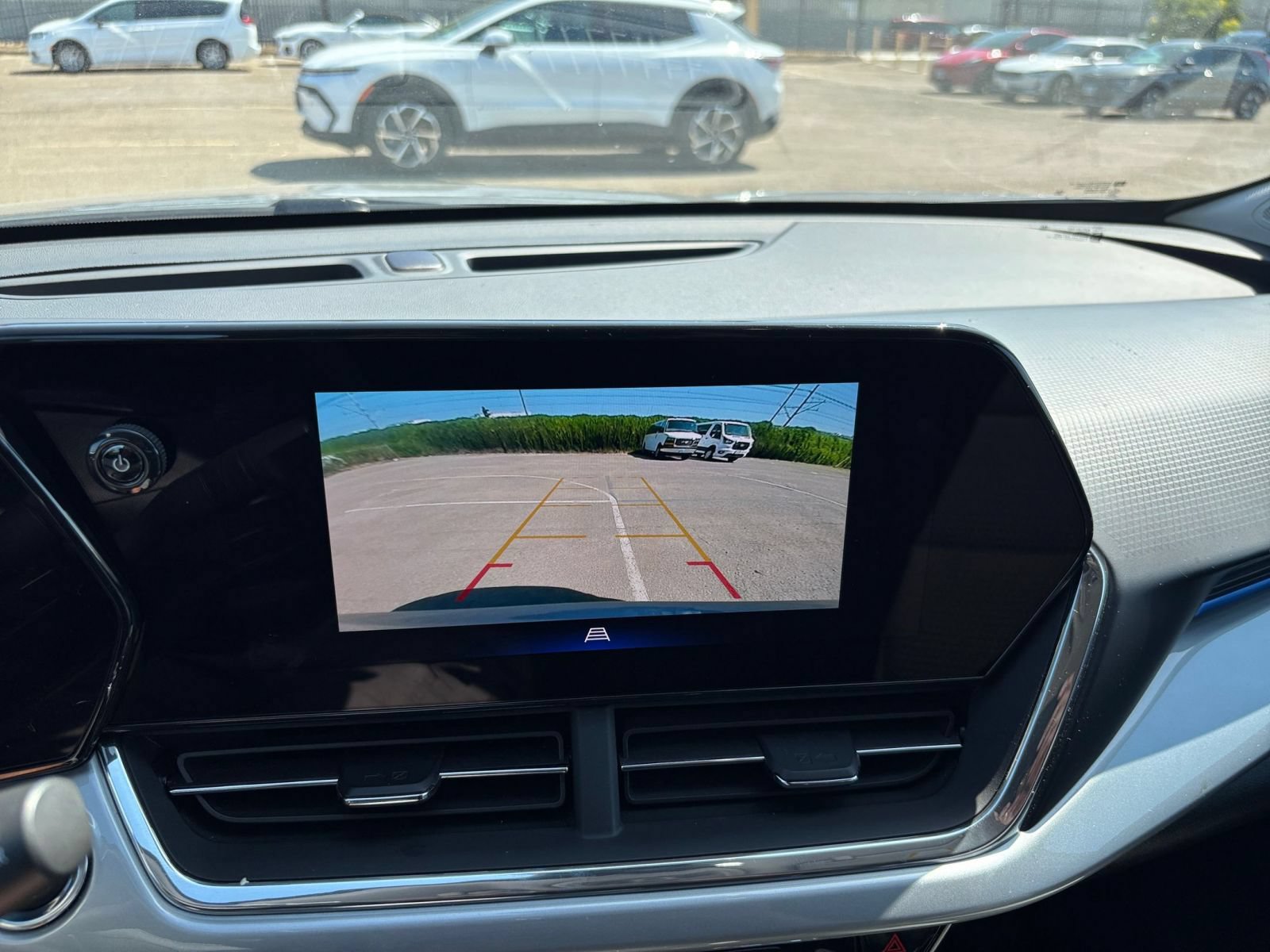Used 2025 Chevrolet Trax LT FWD image 21