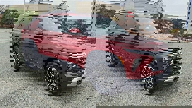 Used 2024 Chevrolet TrailBlazer LT image 2