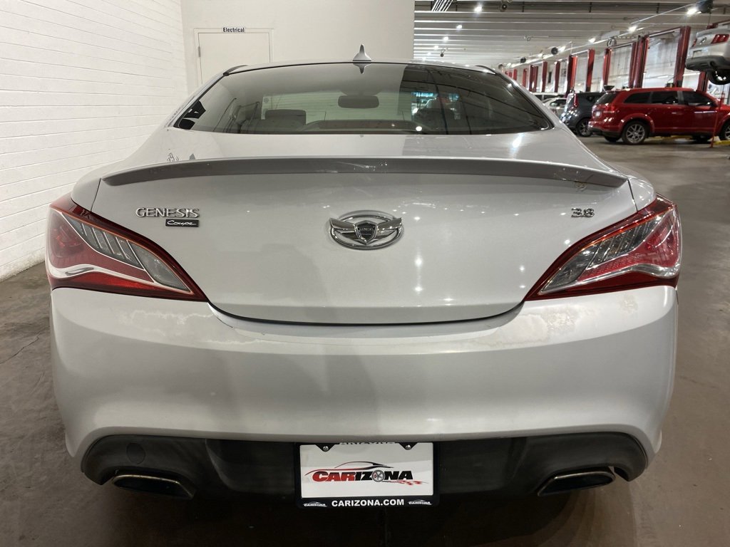 Used 2015 Hyundai Genesis 3.8 image 4