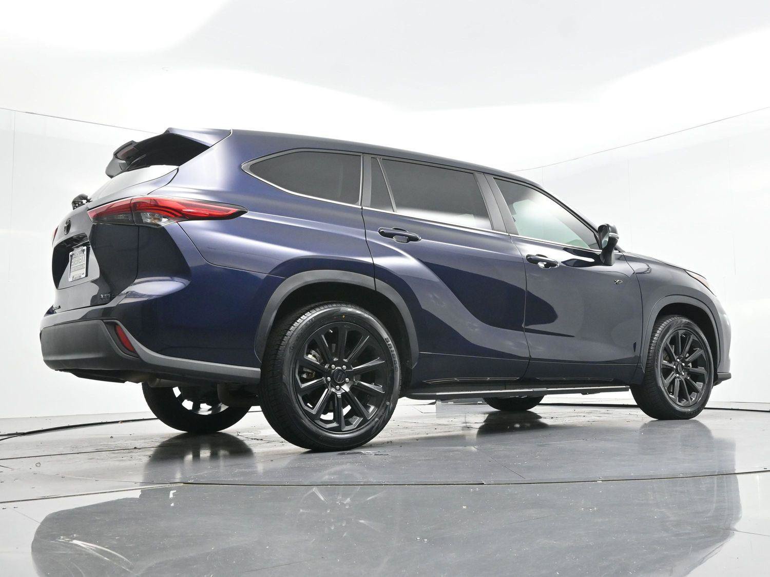 Used 2023 Toyota Highlander LE FWD image 47
