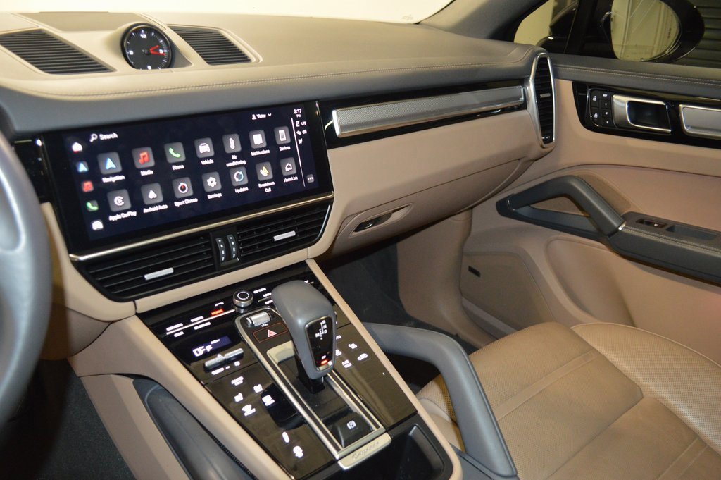 Certified 2023 Porsche Cayenne Platinum Edition image 26