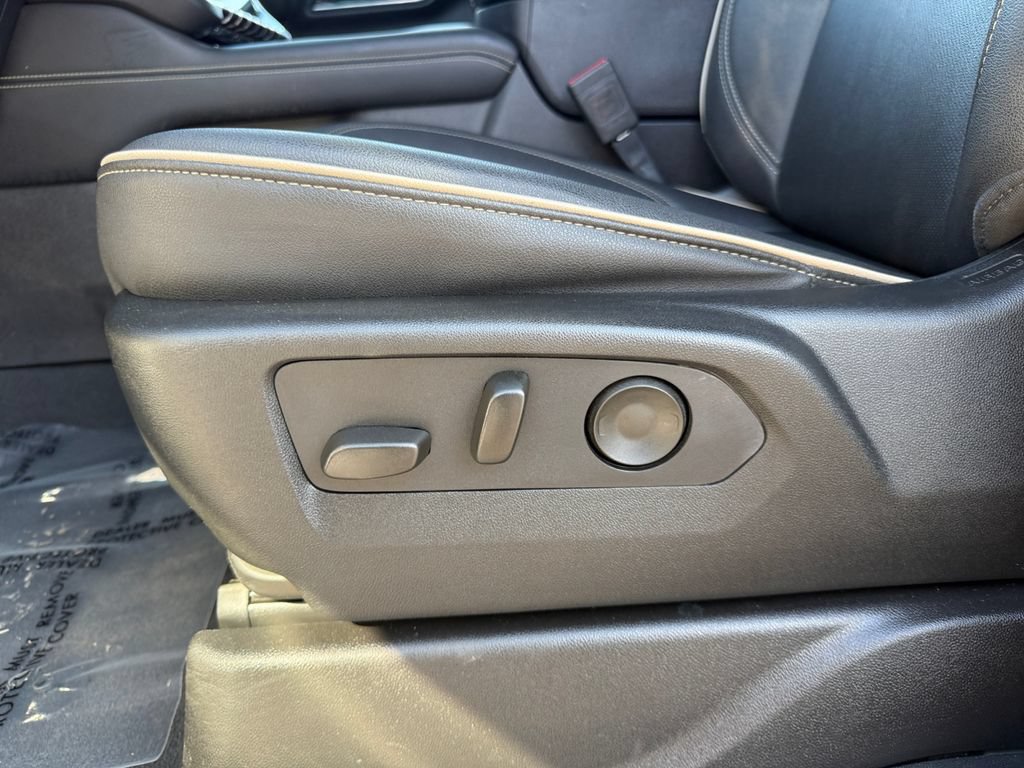 Used 2025 GMC Yukon Elevation AWD/4WD image 10
