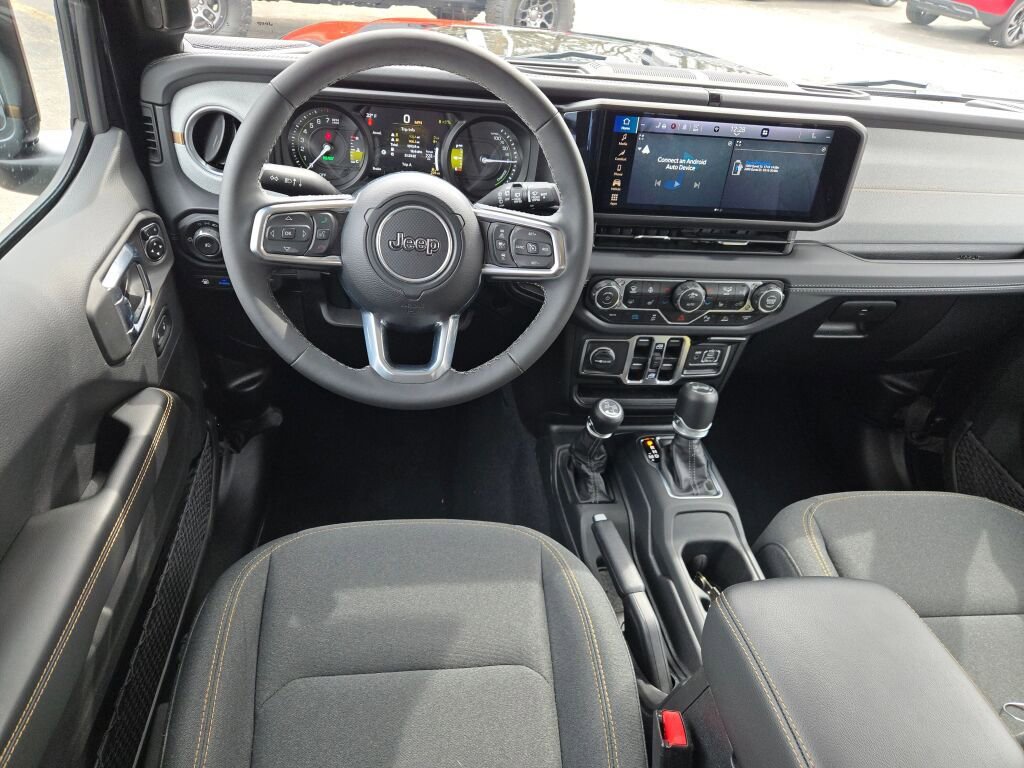 Certified 2025 Jeep Wrangler Unlimited Sahara w/ Safety Group image 18