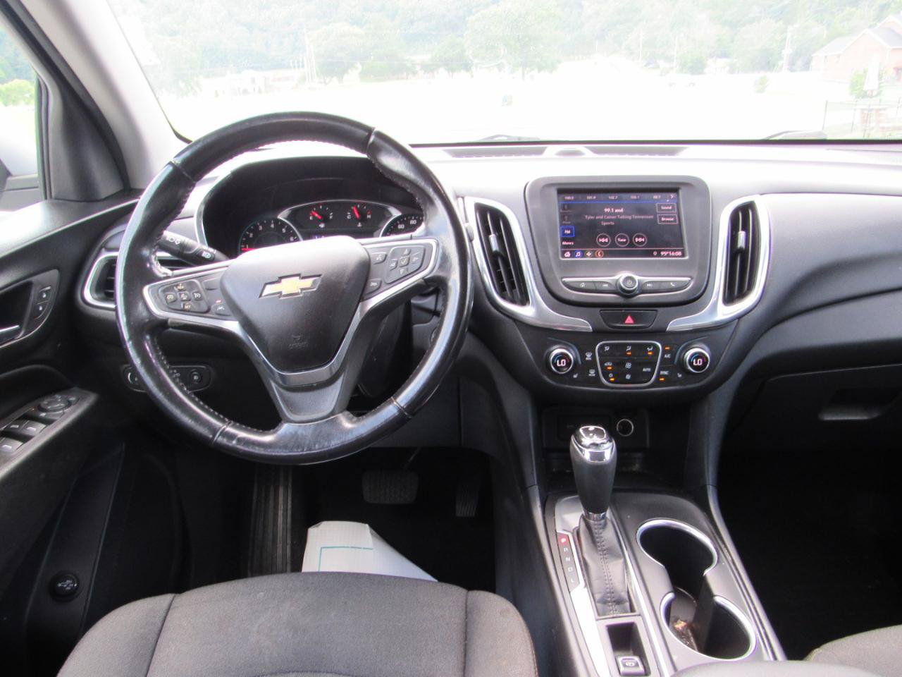 Used 2020 Chevrolet Equinox LT w/ Driver Convenience Package FWD image 6