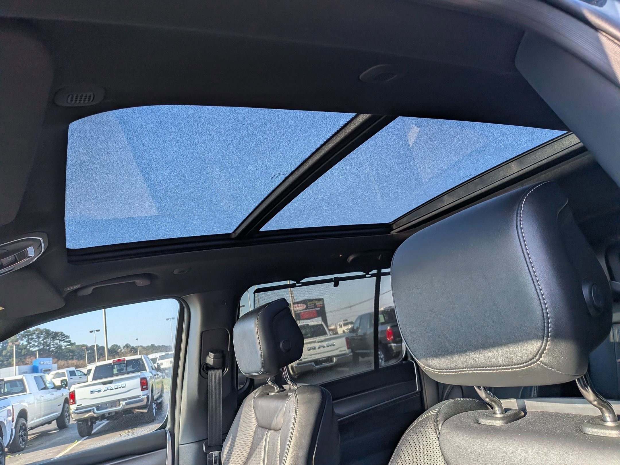 Certified 2025 Jeep Wagoneer Series III w/ Premium Group I image 15