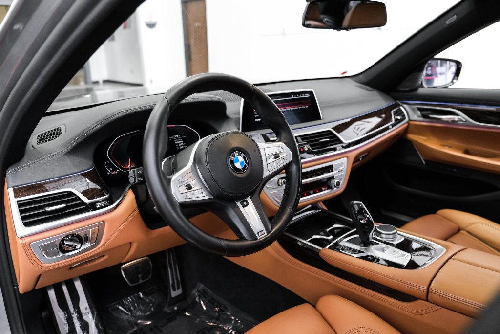 Used 2021 BMW 750i xDrive w/ M Sport Package AWD/4WD image 3