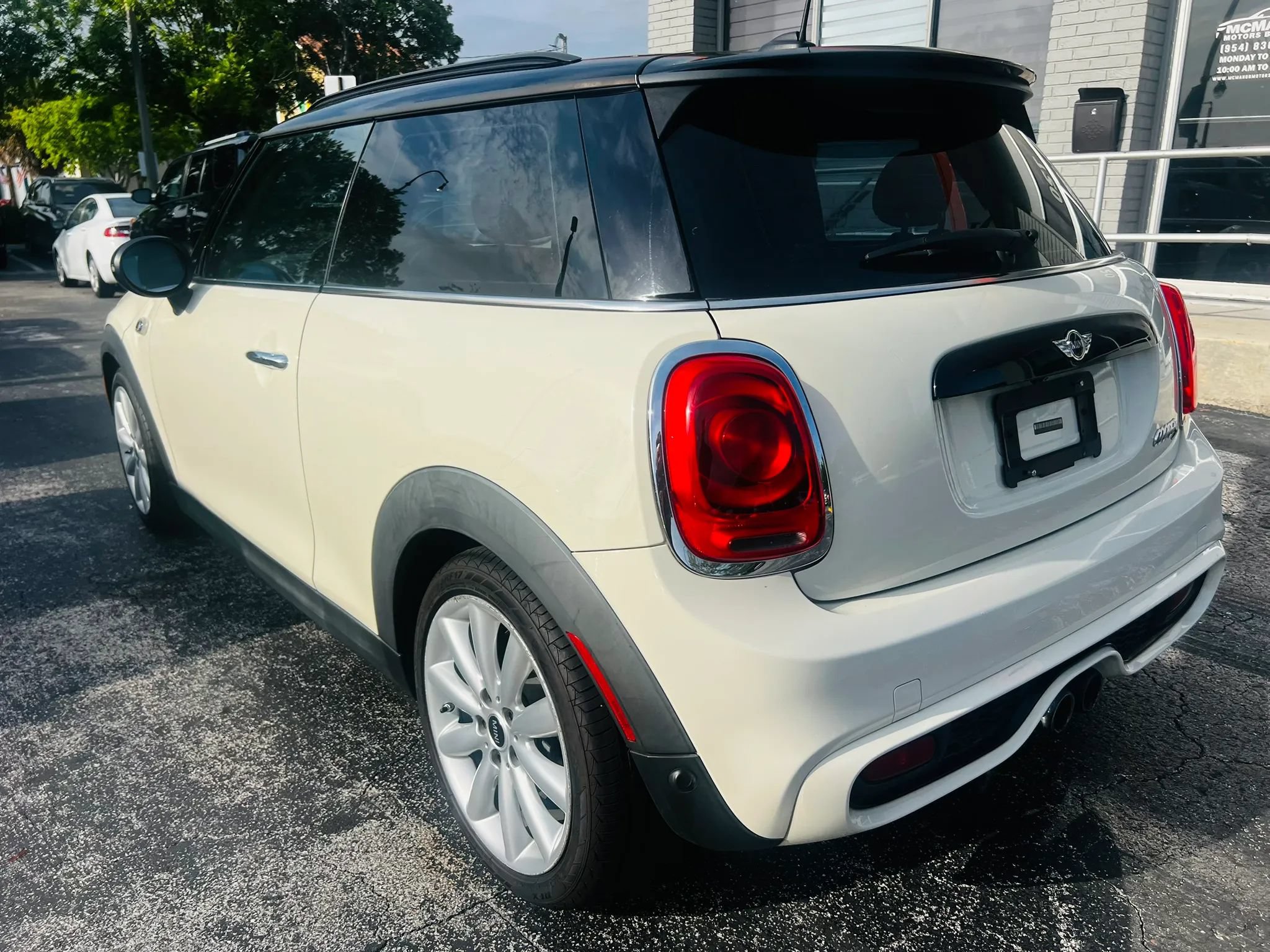 Used 2015 MINI Cooper S w/ Park Assistant Package FWD image 6