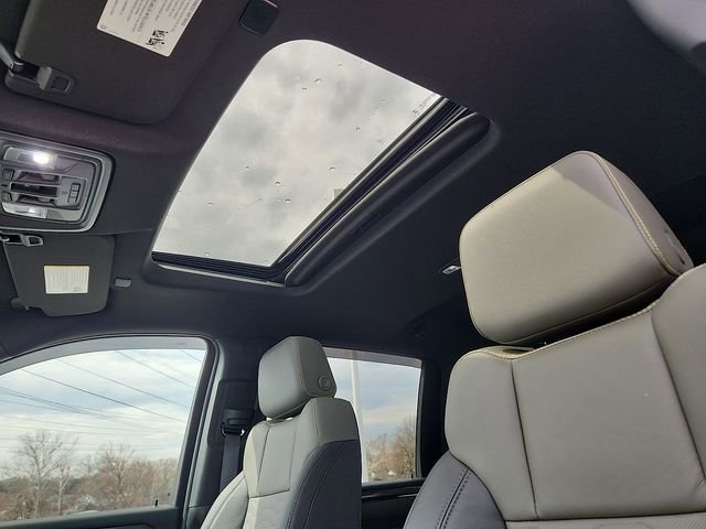 Used 2024 Chevrolet Silverado 2500 ZR2 w/ Technology Package image 14