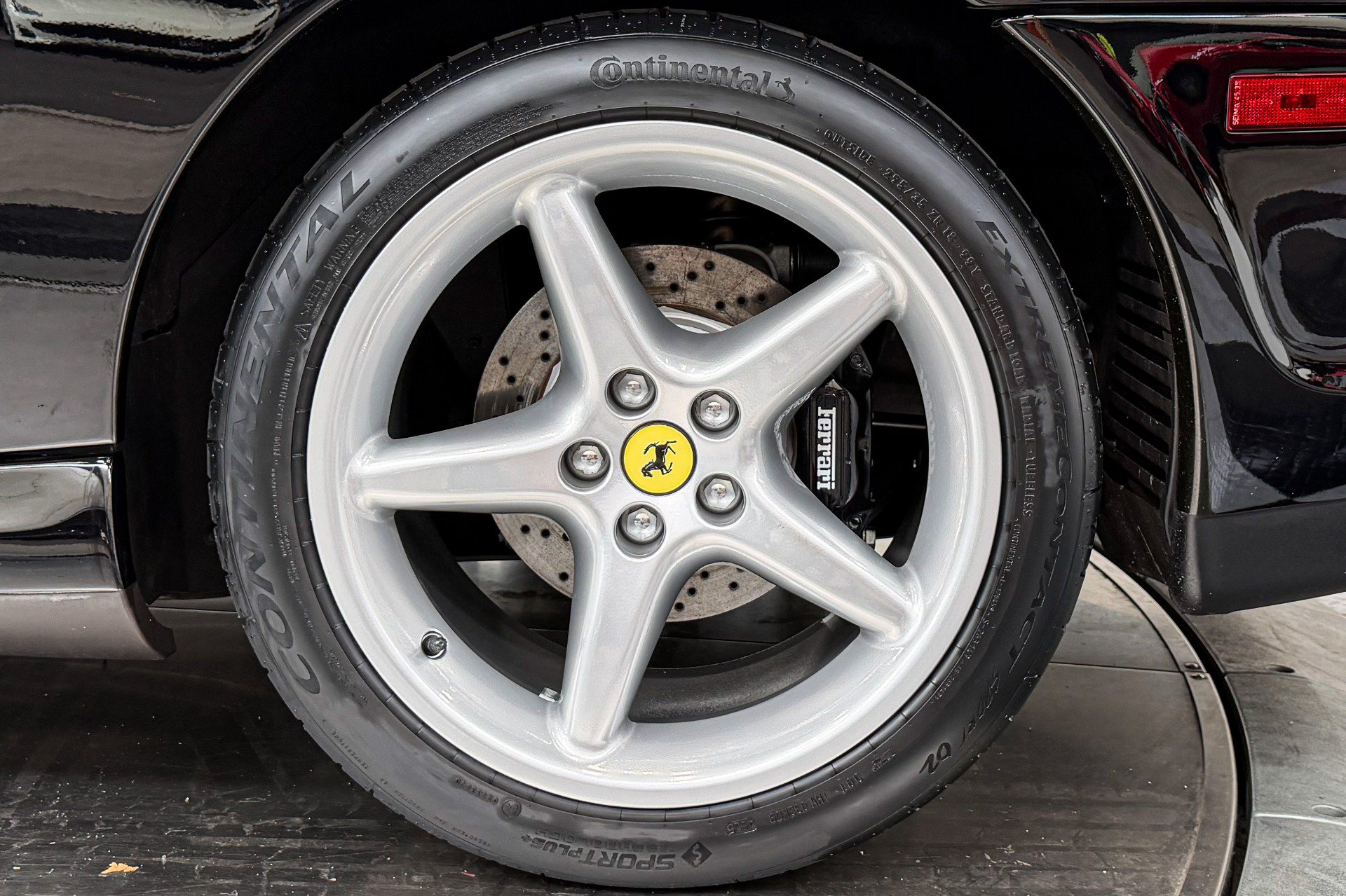Used 1998 Ferrari 550 Maranello Coupe RWD image 11