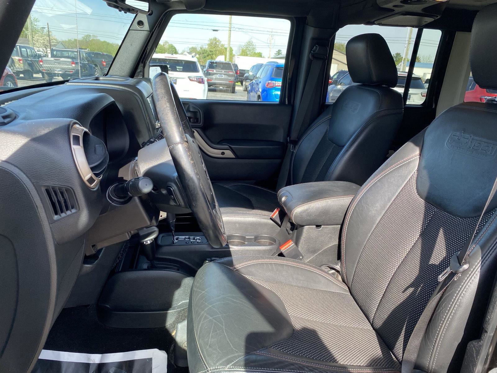 Used 2016 Jeep Wrangler Unlimited Sahara AWD/4WD image 13