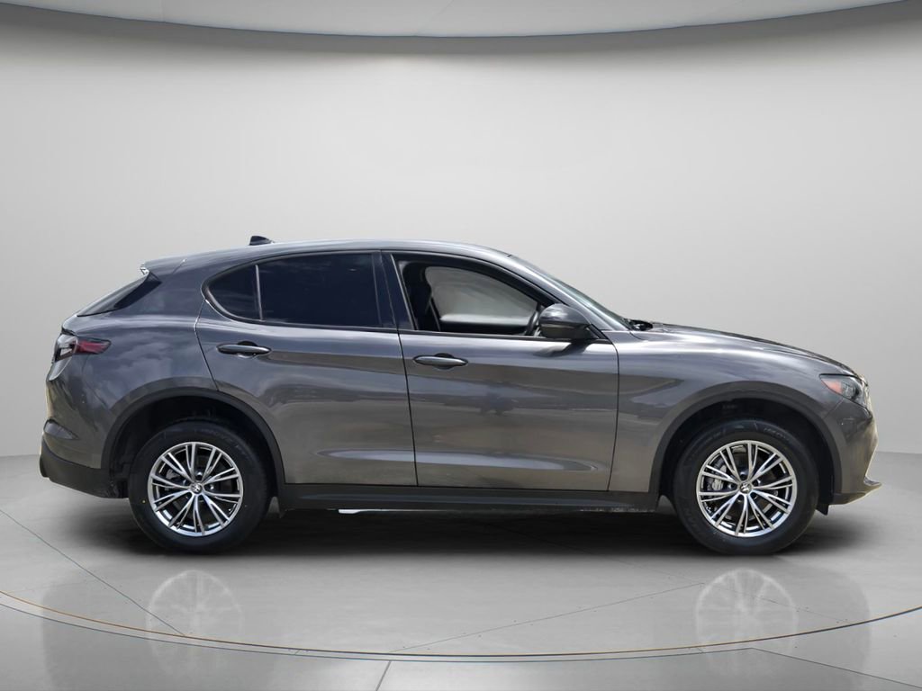 Used 2024 Alfa Romeo Stelvio Sprint RWD image 5