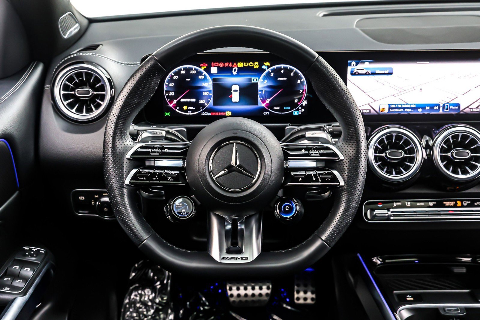 Used 2025 Mercedes-Benz GLB 35 AMG 4MATIC image 19