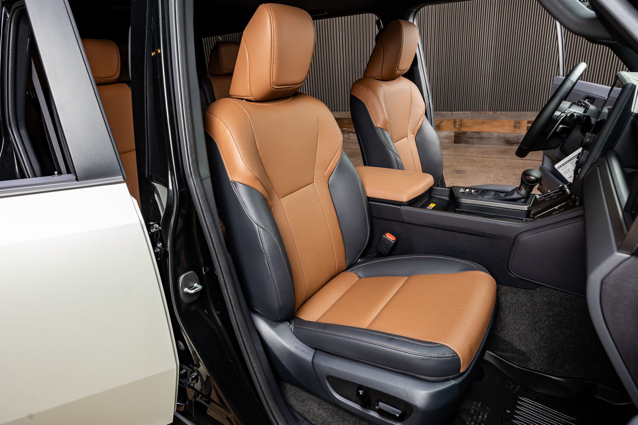 Used 2025 Lexus GX 550 w/ Accessory Package (2T) image 31