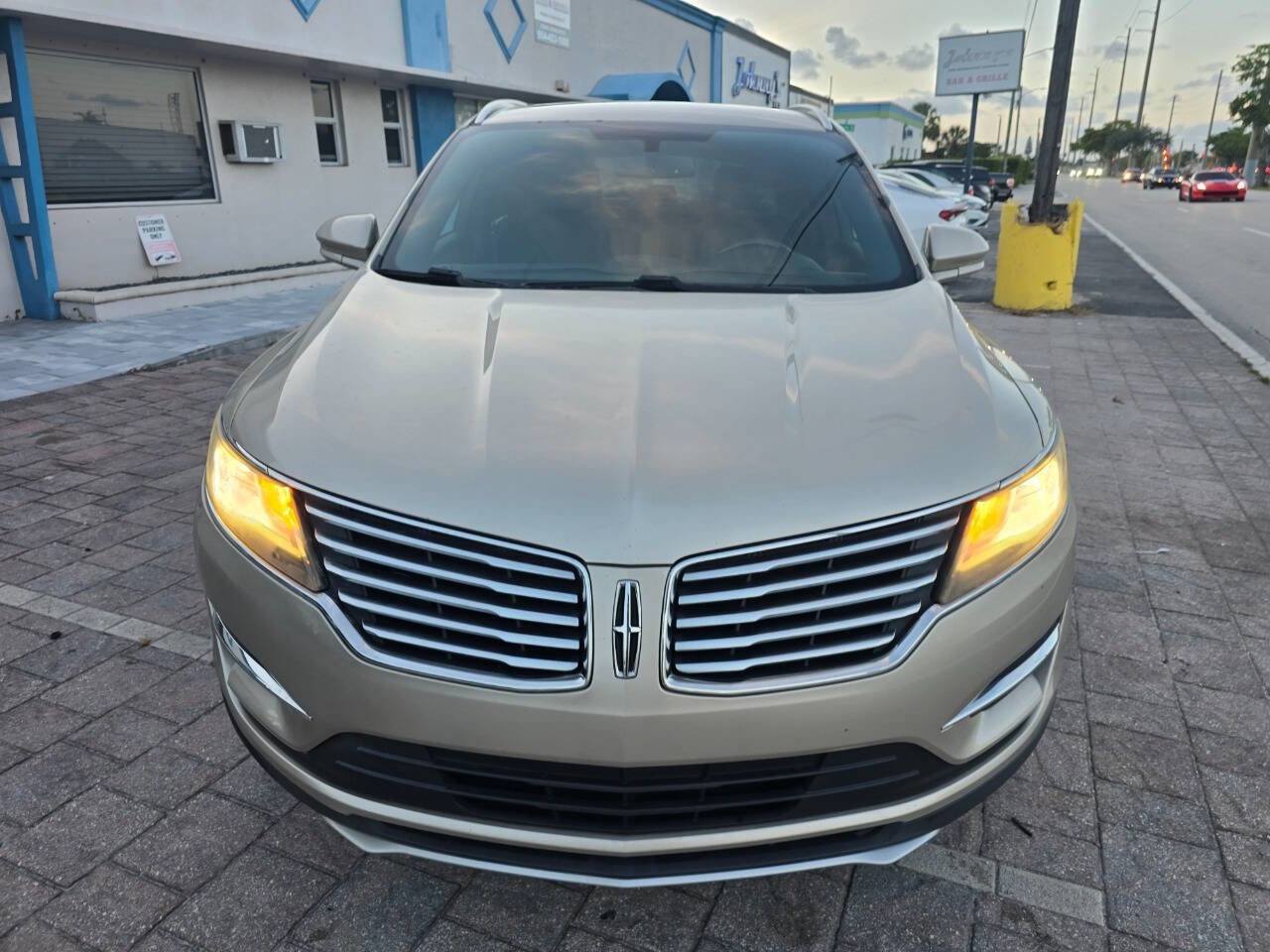 Used 2017 Lincoln MKC Premiere FWD image 2