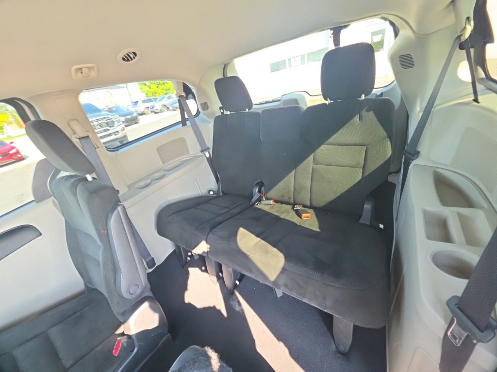 Used 2015 Dodge Grand Caravan SXT w/ Rear Park Assist Package FWD image 25