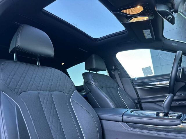 Used 2019 BMW 750i w/ Executive Package RWD image 20
