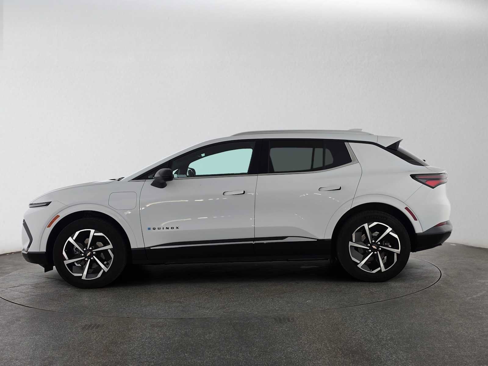 Used 2024 Chevrolet Equinox EV LT w/ LPO, Blackout Package AWD/4WD image 6