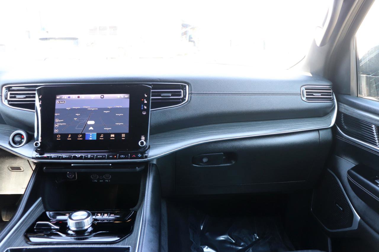 Used 2023 Jeep Wagoneer L Series II image 20