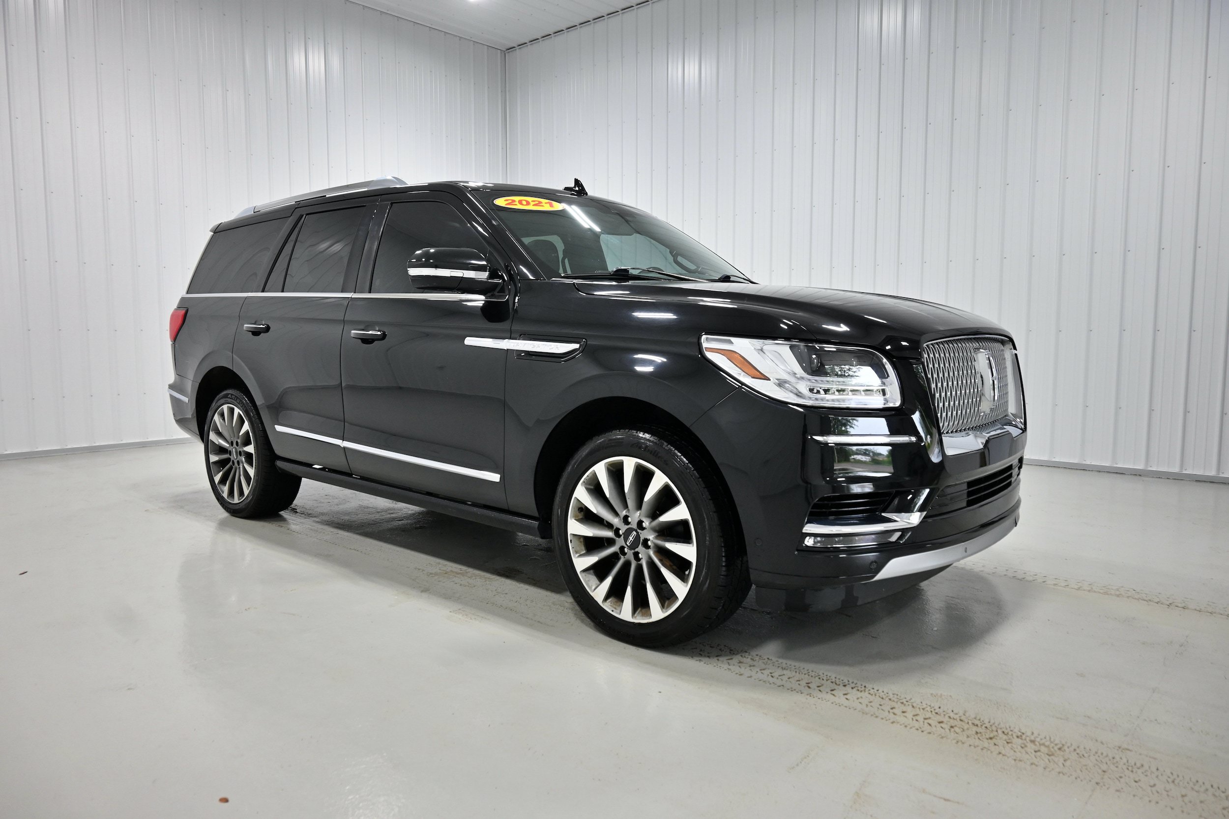Used 2021 Lincoln Navigator Reserve AWD/4WD image 3