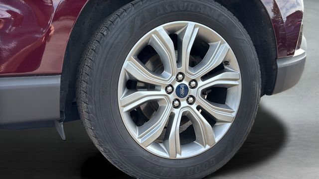 Used 2019 Ford Edge Titanium w/ Cold Weather Package AWD/4WD image 28