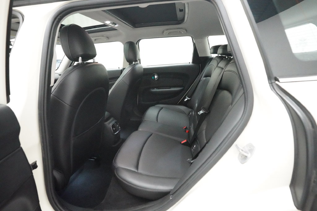 Used 2016 MINI Cooper Clubman FWD image 15