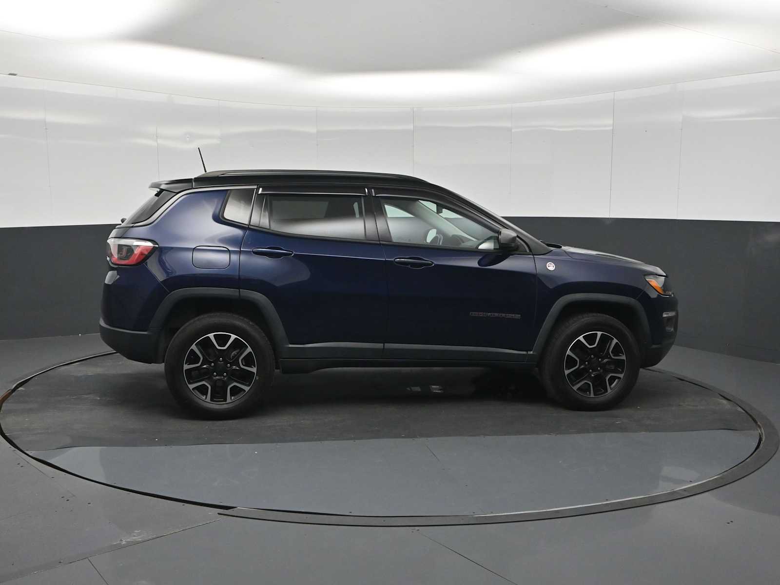 Used 2019 Jeep Compass Trailhawk w/ Popular Equipment Group AWD/4WD image 9