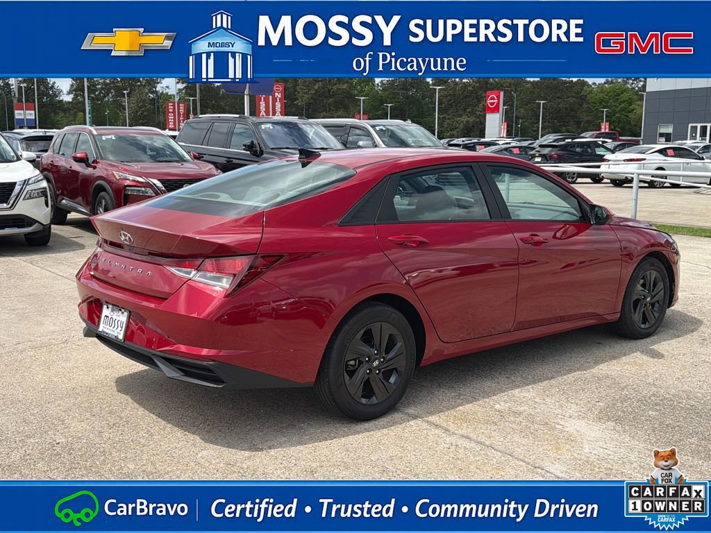 Used 2023 Hyundai Elantra SEL w/ Cargo Package FWD image 6