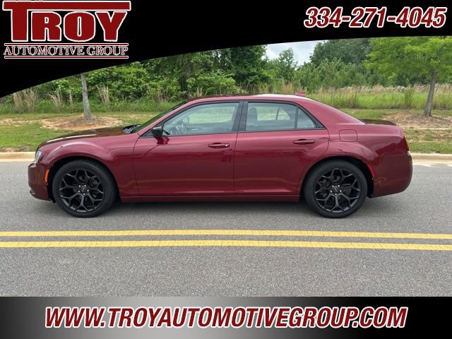 Used 2019 Chrysler 300 Touring w/ Sport Appearance Package image 8